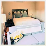 Beautiful Guest House/Studio, 10 minutes from U of A!