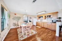 Adorable home with lots of space - close to the Gulf & ferry Hotel a Bolivar Peninsula