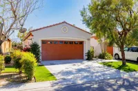 Private Pool and Spa in Serene Desert Community - Stylish Oasis