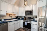 Stunning Lagoon Views and Three Decks - Exquisite Sealoft Retreat
