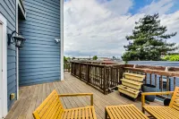 High Ceilings and Elegant Appliances - Charming Spacious Haven