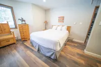 Stunning Mountain Views and Modern Amenities - Charming Cozy Retreat