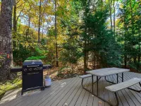 Hot Tub, Game Room and Fire Pit - Charming Spacious Retreat