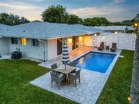 Chic Retreat - Heated Pool, BBQ, Smart TVs, Lounge Area Hotels in Oakland Park