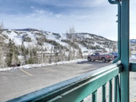 Cozy Comfort and Mountain Adventure - Charming Retreat