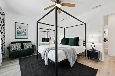 Spacious Backyard and Premium Amenities - Luxurious Oasis Hotels near Costco Wholesale