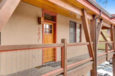 Mountain View Townhome w/ Private Deck, Gas Grill, WiFi, & Gas Fireplace