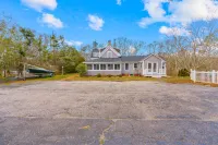 Charming Escape with Large Patio and Outdoor Shower - Cozy Retreat