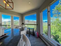 Unobstructed Views and Spacious Living - Serene Mountaintop Retreat