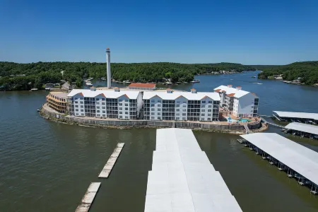 Lake View, Zero-Entry Pool and Grilling Patio - Stunning Island Retreat