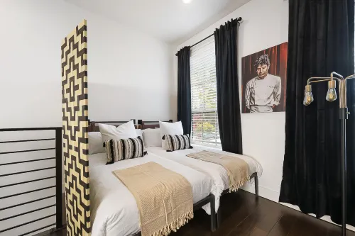 Stylish, dog-friendly condo with WiFi, board games, washer/dyer, & central AC Hotels in Bentonville