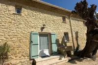 Charming furnished apartment in Mas, UzËs, pool, 656 yards away from town centre Hotels in Uzes