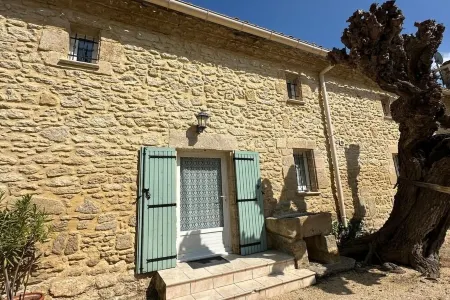 Charming furnished apartment in Mas, UzËs, pool, 656 yards away from town centre