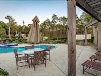 Tranquil 2-bedroom condo in Ocean Springs with fitness room, WiFi Hotels in Gulf Park Estates