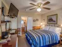 Cozy Coastal Getaway - Ocean Views, WiFi, Cable & More Hotels in Depoe Bay