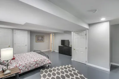 Charming Vintage Retreat-Wine bar, game room Hotels near Kroger