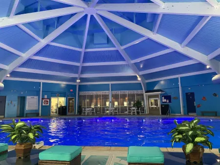 Hot Tub and Pellet Stove for Ultimate Comfort - Gorgeous Inviting Chalet Отели в г. Танкханнок Тауншип