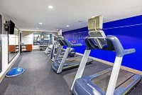 洲際智選假日套房酒店塔爾薩南部布羅肯阿羅51號公路 - 健身室/gym room