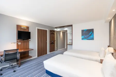 Holiday Inn Express Cambridge-Duxford M11, Jct.10