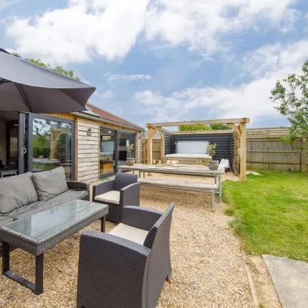 Rural Lodge Retreat with Hot Tub