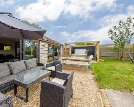 Rural Lodge Retreat with Hot Tub Hotels in Chichester