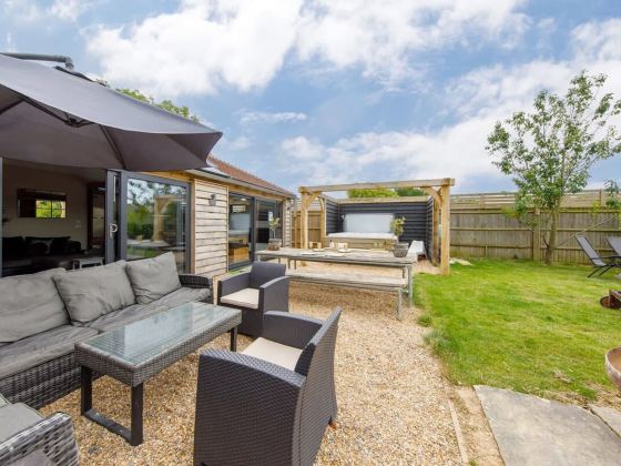 Rural Lodge Retreat with Hot Tub