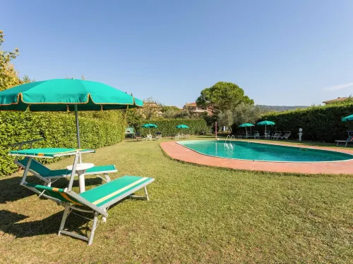 Apartment in Tuoro Sul Trasimeno with Pool