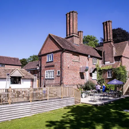 The Tickled Trout Отели рядом с достопримечательностью «Бренчли Гарденс»