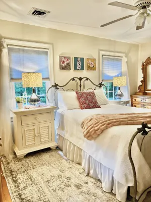 Colonial Gardens B & B