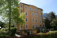 Galerie Hotel Hotels near Stadtkirche St Nikolaus
