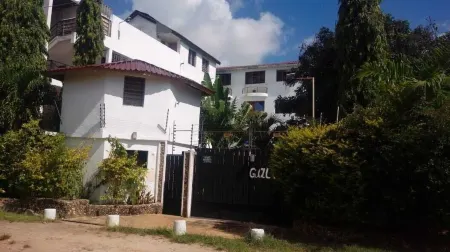 Rock Galana Holiday Apartments Отели в г. Galu