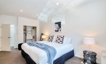 Spacious 2Br Near Westfield Newmarket