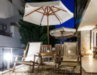 Seaside Garden Apartment with 2 Bedrooms for up to 5 Guests