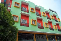 RedDoorz @ Hotel Gajah Mada Palu - parcheggio
