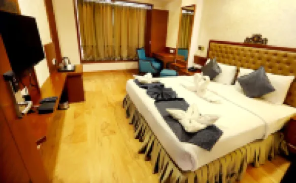 Jalsa Hotel & Banquets Hotels near Phoenix Citadel Mall