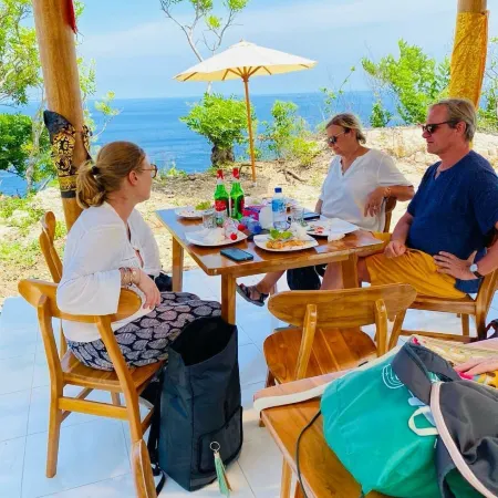 Suwehan Beach Cliff House Отели рядом с достопримечательностью «Обзорная площадка Пулау-Серибу»