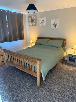 Cozy Coastal Retreat in Colwyn Bay Sleeps 8 Các khách sạn ở 