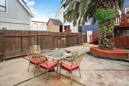 Coast PalmTree Yard 2BR Block from Beach