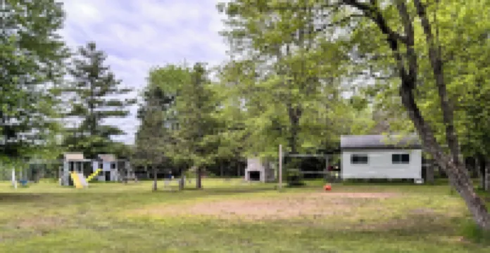 Lakefront Hideaway Resort Hotels in Kawartha Lakes