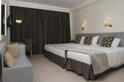 Hotel Black Tulip - Porto Gaia Hotels in Мафамуде