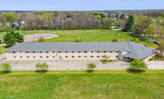 LakeWood Inn & Suites