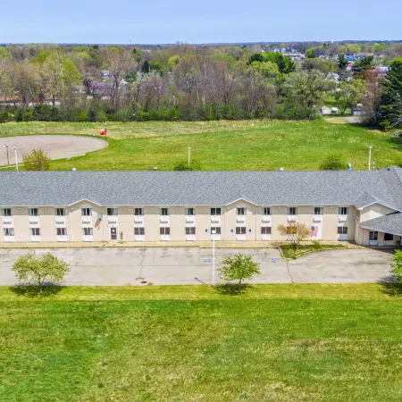 LakeWood Inn & Suites