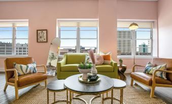 Modern 1Br Condo in California Building