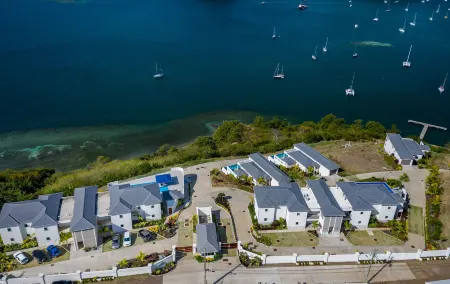 The Point at Petite Calivigny Отели в г. Ред Гейт