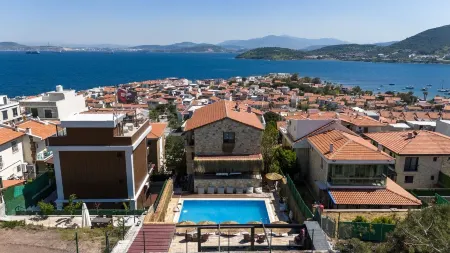 Stone House Foca Butik Otel Отели в г. Fatih Mahallesi