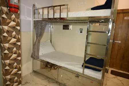 Sagar Dormitory Andheri - Nearest to Andheri Railway Station West