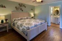 Mountain Lake Lodge Hotels in Giles County
