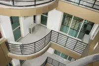 El Mimosa Complex