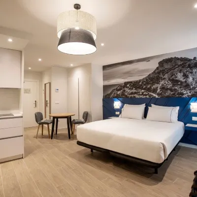 タンデム ポルタル デ エルチェ エクスプラナーダ デ エスパーニャ周辺のホテル