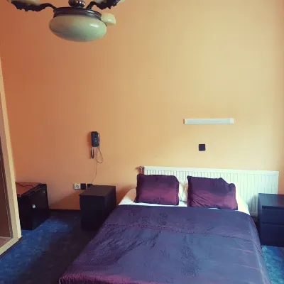 Attila Hotel Budapest Отели рядом с достопримечательностью «Руины древнего города Аквинк»